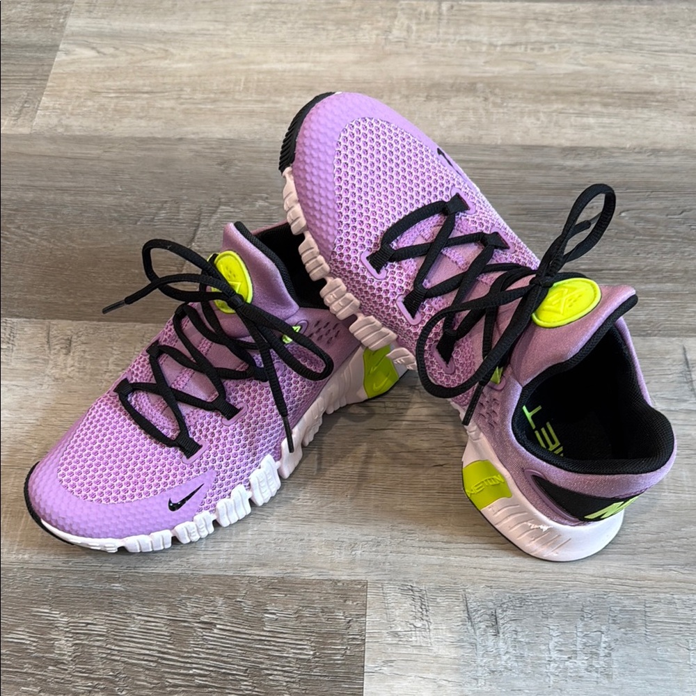 Nike Women’s Free Metcon 4 Athletic Shoes - 8